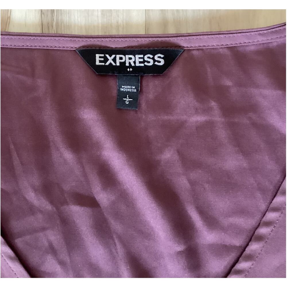 2 Express Tops Cream and Purple Blouse With Gold Zipper Size Large - Picture 3 of 6